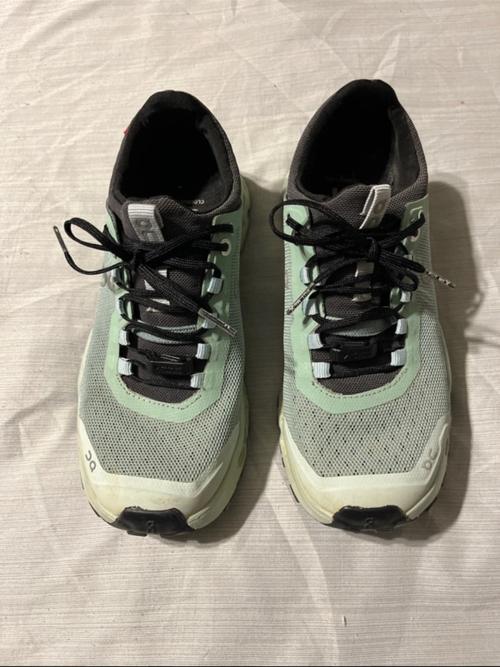 Womens On Cloud Running Shoes Size 5